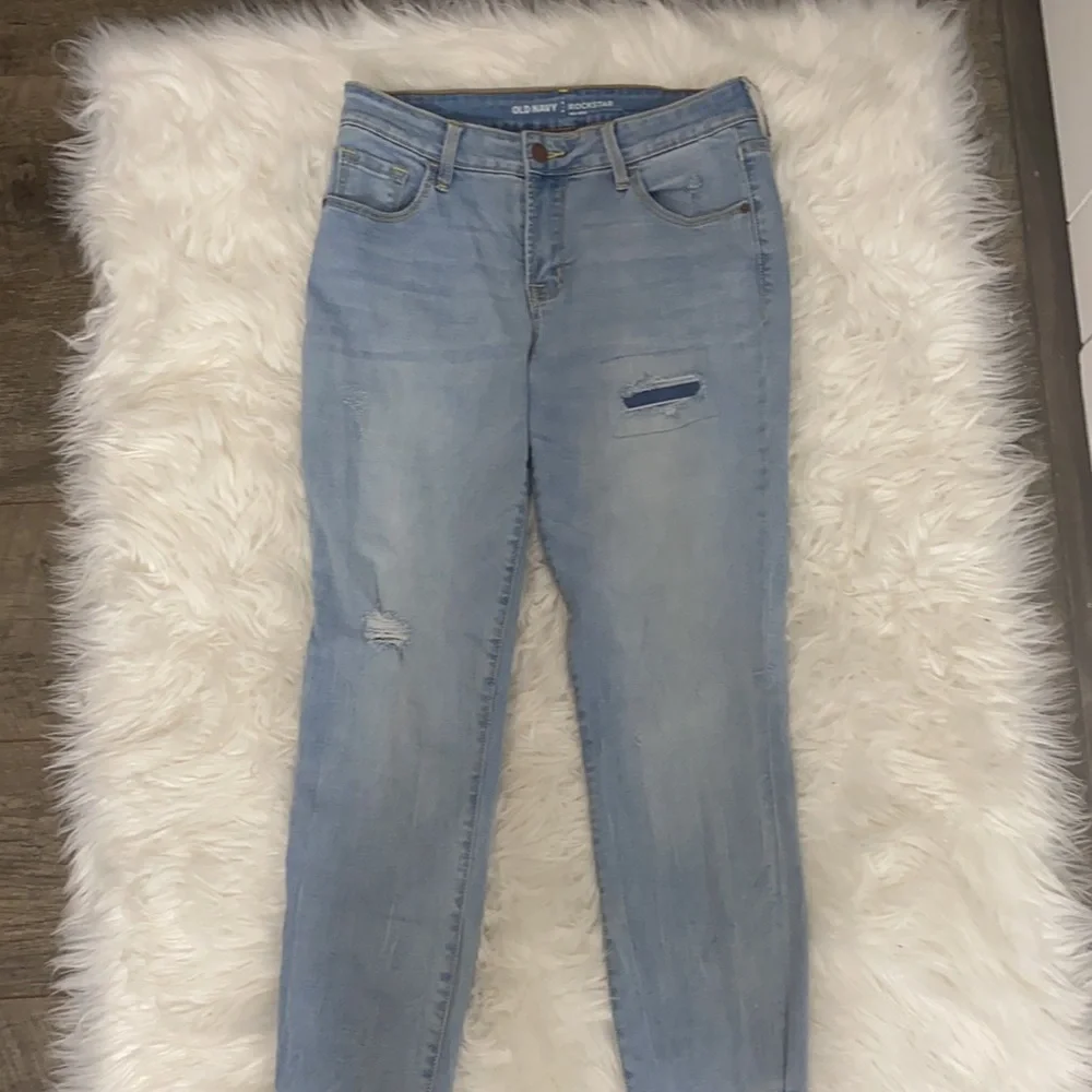 OLD NAVY ROCKSTAR MID-RISE DISTRESSED JEANS - Picture 4 of 8